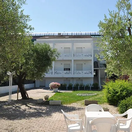 Eden Park فندق
