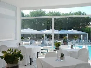 Eden Park فندق 3*